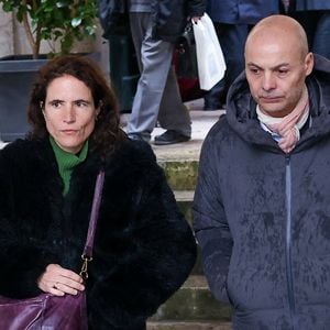 Mazarine Pingeot et son mari Didier Le Bret - Sorties des obsèques de l'ancien ministre de la Culture Frédéric Mitterrand en l'Église Saint-Thomas d'Aquin à Paris. Le 26 mars 2024
© Moreau-Jacovides / Bestimage