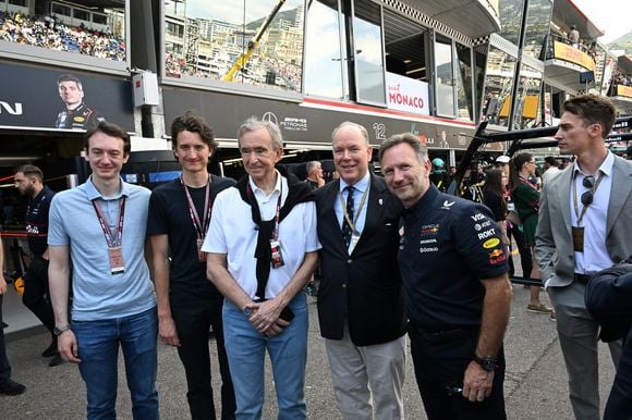 Frédéric et Jean Arnault, Bernard Arnault, Albert II de Monaco, - Les célébrités et pilotes dans les stands la veille du Grand Prix de Formule 1 (F1) de Monaco le 24 mai 2025. © Lionel Urman / Bestimage