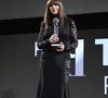 Les robes cache-cœur s'avèrent également idéales pour épouser les courbes sans les mouler excessivement.

Monica Bellucci - 71e Festival du film de Taormina. Soirée de clôture avec remise des prix
Taormina, Italie, 14 juin 2025. © SGP / BESTIMAGE