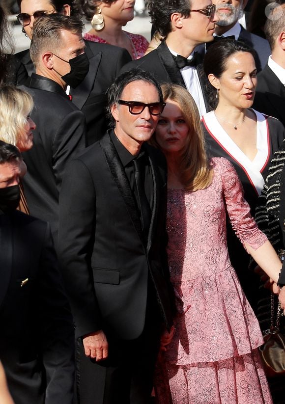 Vanessa Paradis,  Samuel Benchetrit (réalisateur) - Montée des marches du film « De son vivant » lors du 74ème Festival International du Film de Cannes. Le 10 juillet 2021
© Borde-Jacovides-Moreau / Bestimage