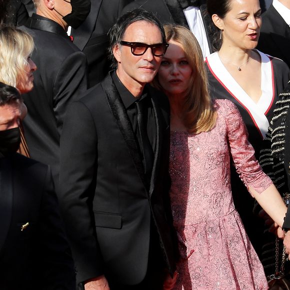 Vanessa Paradis,  Samuel Benchetrit (réalisateur) - Montée des marches du film « De son vivant » lors du 74ème Festival International du Film de Cannes. Le 10 juillet 2021
© Borde-Jacovides-Moreau / Bestimage