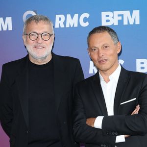 Laurent Ruquier et Marc-Olivier Fogiel lors de la conférence de presse de rentrée BFM TV. - RMC du groupe Altice France à Paris, France, le 31 août 2023. © Coadic Guirec/Bestimage