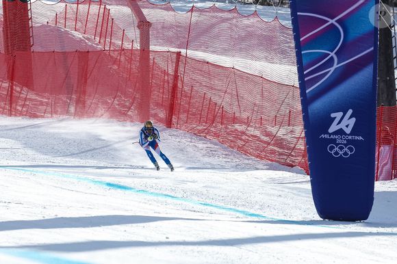 Le 7 février 2026, Cortina D'ampezzo, Italie : Nils Alphand (FRA) lors de la descente masculine de ski alpin des Jeux Olympiques d'hiver de Milano-Cortina 2026 le 7 février 2026 au centre de ski Stelvio à Bormio, Italie. Sergio Bisi/LiveMedia-IPA/ZUMA Press Wire/Bestimage)