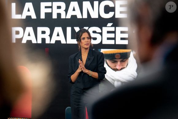 Le ministre du Travail, de l'Emploi et de l'Intégration Olivier Dussopt assiste à l'émission FORUM BFMTV présentée par Aurélie Casse à Paris, France, le 19 janvier 2023. Photo par Quentin Veuillet/ABACAPRESS.COM