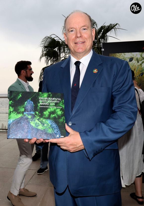 Albert II a également souligné leur résilience et leur esprit collectif exemplaire.

Le prince Albert II de Monaco - Vernissage de l'exposition du prix photographique environnemental à Monaco, le 28 mai 2026. © Claudia Albuquerque / Bestimage