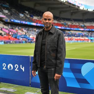 Tony Parker avant l'épreuve finale de football opposant la France à l'Espagne lors des Jeux Olympiques de Paris 2024 (JO) au Parc des Princes, à Paris, France, le 9 août 2024. © Jacovides-Perusseau/Bestimage