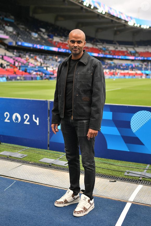 Tony Parker avant l'épreuve finale de football opposant la France à l'Espagne lors des Jeux Olympiques de Paris 2024 (JO) au Parc des Princes, à Paris, France, le 9 août 2024. © Jacovides-Perusseau/Bestimage