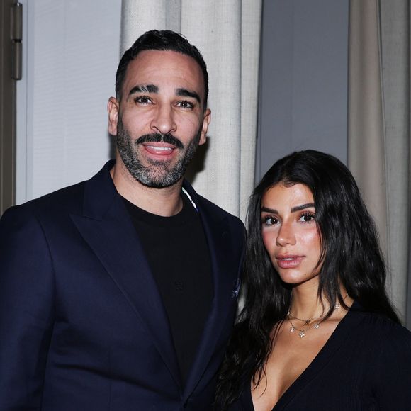 Adil Rami et sa compagne Louana Franco - Vernissage de l'exposition photos et du livre "La Boxe fait son cinéma" à l’hôtel Brach à Paris le 23 Septembre 2025. © Denis Guignebourg/Bestimage