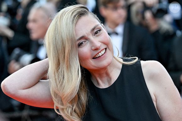 Julie Gayet assiste à la projection du film Fjord lors du 79e Festival de Cannes à Cannes, France, le 18 mai 2026. Photo par Julien Reynaud/APS-Medias/ABACAPRESS.COM