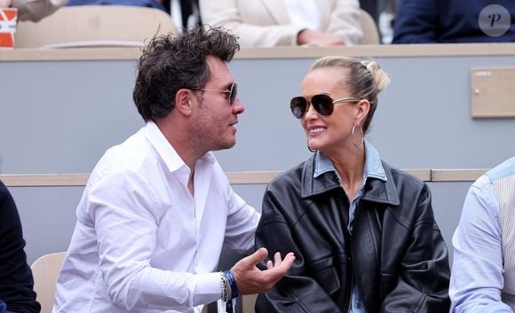 Frédéric Suant et sa compagne Laeticia Hallyday dans les tribunes lors des Internationaux de France de Tennis de Roland Garros 2025. Paris, le 26 mai 2025. © Jacovides-Moreau/Bestimage