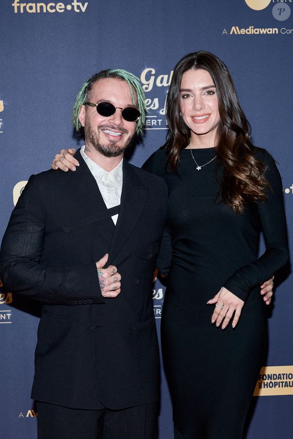 Exclusif - J Balvin et sa compagne Valentina Ferrer au photocall du "Gala des pièces jaunes, le concert événement" à La Défense Arena à Nanterre le 23 janvier 2025. Le gala des Pièces Jaunes 2025 sera diffusé le 28 janvier, sur France 2 et sur la plateforme France.Tv.

© Jacovides / Moreau / Bestimage