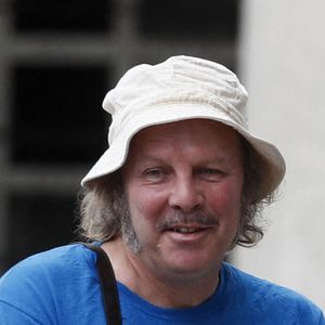 Philippe Katerine et Jackie Berroyer lors des obsèques de Sophie Fillières au crématorium du cimetière du Père-Lachaise à Paris, le 11 août 2023.
Crédit : AGENCE / BESTIMAGE