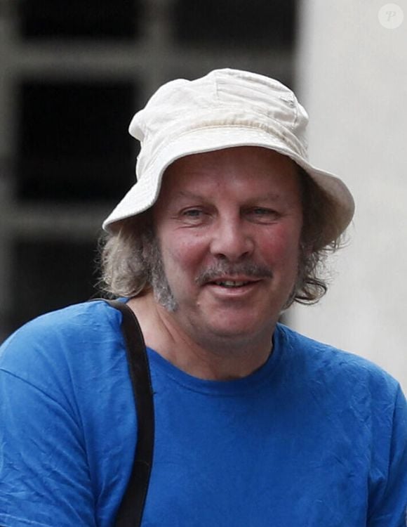 Philippe Katerine et Jackie Berroyer lors des obsèques de Sophie Fillières au crématorium du cimetière du Père-Lachaise à Paris, le 11 août 2023.
Crédit : AGENCE / BESTIMAGE