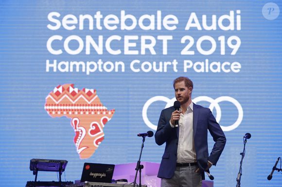 En mars dernier, le prince Harry démissionnait de l'association Sentebale, qui aide les jeunes d'Afrique australe notamment atteints de VIH.

Le prince Harry au palais de Hampton Court à Londres, le 11 juin 2019.

Photo : Agence / Bestimage