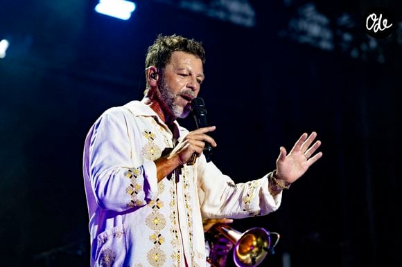Christophe Mae se produit sur la scène du festival "Printemps de Pérouges" au château de Saint-Maurice-de-Rémens (01 - France) le 26/06/2026. © Sandrine Thesillat/Psnewz/Bestimage