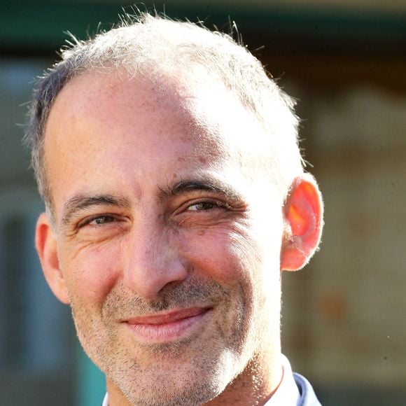 Raphaël Glucksmann, coprésident de Place Publique, lors de la clôture de la deuxième édition des réunions de Place Publique à La Réole en Gironde le 5 octobre 2025.

© Patrick Bernard / Bestimage