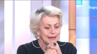 "J'ai beaucoup de chance..." : Lio perd ses moyens en direct sur le plateau de C à Vous, une célèbre chanteuse n'y est pas pour rien