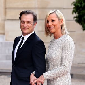 En couple depuis un peu moins de vingt ans, Laurence Ferrari et Renaud Capuçon mènent une vie équilibrée bien loin des qu'en dira-t-on et peu importe leurs 10 années d'écart. 

Renaud Capuçon et sa femme Laurence Ferrari - Dîner d'état en l'honneur du président des Etats-Unis et sa femme au palais de l'Elysée à Paris, à l'occasion de leur visite officielle en France.
© Jacovides-Moreau / Bestimage