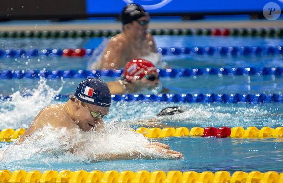 "Je vais essayer de voir une autre culture, m'entraîner avec un autre coach et, après, je rejoindrai Bob Bowman à Austin pendant l'année", a confié Léon Marchand au micro de Imaz Press Réunion, juste avant ce voyage en Australie.

Léon Marchand s’est fait remarquer sur le 100m 4 nages de la 3e et dernière manche de la Coupe du monde de natation en petit bassin, à Singapour, en portant le bonnet de Florent Manaudou.