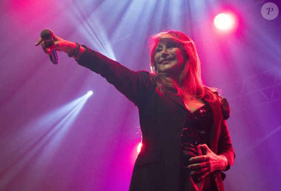 Julie Pietri - Les chanteurs de la tournée, les années 80, en concert au Phare à Chambéry le 25 novembre 2022.