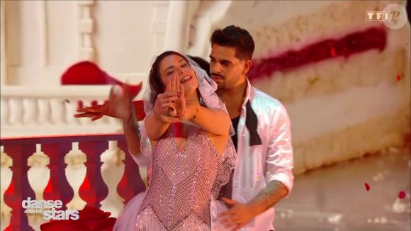 La répétitrice est accompagnée de Christophe Licata

Lucie Bernardoni et Christophe Licata sur le plateau de Danse avec les stars le 30 janvier 2026. Capture d'écran/TF1