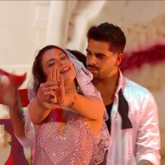 La répétitrice est accompagnée de Christophe Licata

Lucie Bernardoni et Christophe Licata sur le plateau de Danse avec les stars le 30 janvier 2026. Capture d'écran/TF1