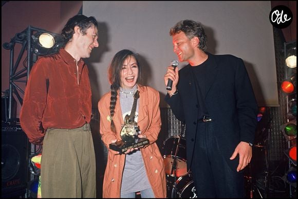 Fred Chichin et Catherine Ringer reçoivent le prix du bus d'acier au Bus Palladium en 1990