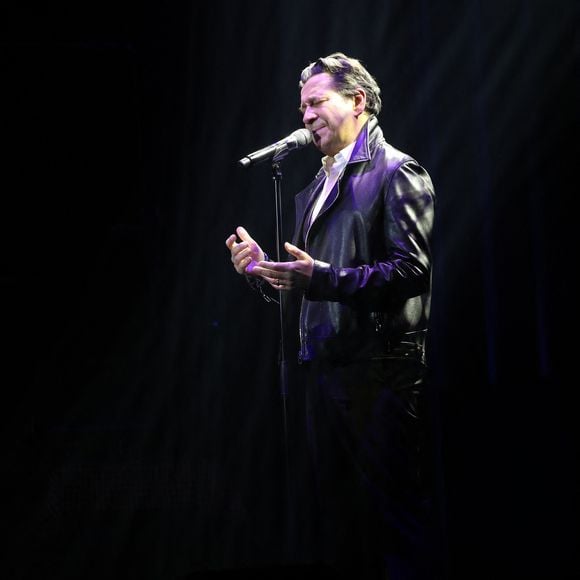 Exclusif - Laurent Gerra, imitant ici J. Hallyday, « Se met à table ! » dans son nouveau spectacle à savourer au Casino de Paris, à Paris, France, le 04 Janvier 2025. © Bertrand Rindoff/Bestimage