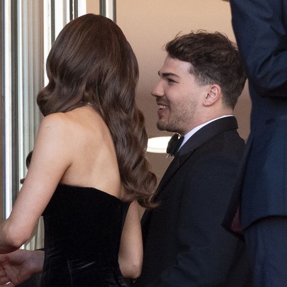 Antoine Dupont et sa compagne Iris Mittenaere - Antoine Dupont et sa compagne Iris Mittenaere se retrouvent sur les marches  du film « Dossier 137 » lors du 78ème Festival International du Film de Cannes le 15 mai 2025.

© Jacovides / Moreau / Bestimage