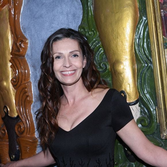 Ex-femme de Johnny Hallyday, Adeline Blondieau s'est remariée cet été.

Adeline Blondieau s'est fiancée - Adeline Blondieau au défilé Christophe Guillarmé prêt-à-porter automne-hiver lors de la Fashion Week de Paris (PFW) au Balajo à Paris. © Rachid Bellak / Bestimage