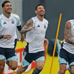 Selon son ancien kiné, il garde un haut niveau grâce à deux choses

18 juillet 2026, Morristown, New Jersey, États-Unis ; Coupe du monde de football de la FIFA, séance d'entraînement de l'Argentine ;   Leandro Paredes, Lionel Messi et Rodrigo De Paul, de l'équipe d'Argentine, courent (Crédit photo : © Heuler Andrey/Action Plus Sports via ZUMA Press Wire/ABACAPRESS.COM)