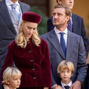 La famille princière monégasque dans la cour d'honneur du palais lors de la la fête nationale à Monaco, le 19 novembre 2023.  
© Olivier Huitel / Pool Monaco / Bestimage