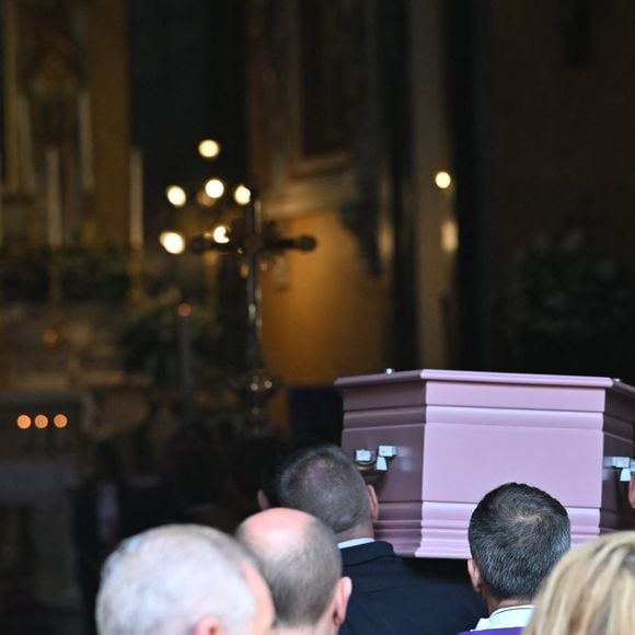 - Obsèques de Loana Petrucciani en la cathédrale Sainte-Réparate à Nice le 10 avril 2026. L'ancienne star de téléréalité a été retrouvée morte dans son appartement niçois par les autorités, le 25 mars dernier. © Bruno Bebert/Bestimage