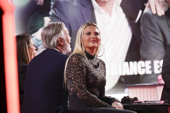 Exclusif - Kelly Vedovelli, sur le plateau de l’émission « TPMP » La dernière sur C8,  présentée par C.Hanouna et diffusée en direct sur C8, Paris, France, le 27 fevrier 2025. © Jack Tribeca / Bestimage
