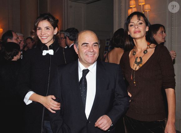La princesse de Savoie Clotilde Courau (G), Jean Benguigui et Mathilda May (D) assistent à la soirée de charité 'Dessine-moi un mouton', à l'hôtel Four Season George V, à Paris, France, le 11 décembre 2006. L'ONG "Dessine-moi un mouton" aide les enfants et leur famille infectés par le VIH/sida. Photo Christophe Guibbaud/ABACAPRESS.COM