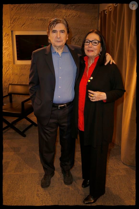Qui n'est autre que Nana Mouskouri

Serge Lama et Nana Mouskouri - People au concert de Serge Lama du 26 au 28 mars 2015

© ALAIN GUIZARD / BESTIMAGE
