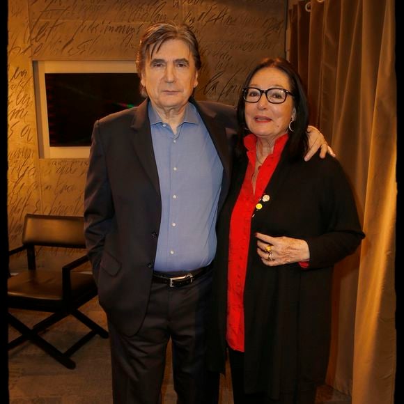 Qui n'est autre que Nana Mouskouri

Serge Lama et Nana Mouskouri - People au concert de Serge Lama du 26 au 28 mars 2015

© ALAIN GUIZARD / BESTIMAGE
