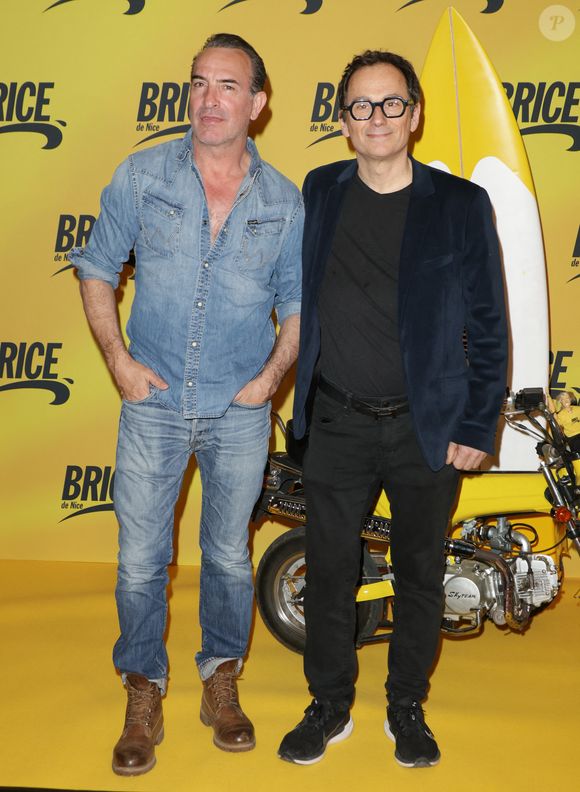 Jean Dujardin et James Huth lors de la projection spéciale pour célébrer les 20 ans de Brice de Nice en présence de l'équipe du film au Grand Rex à Paris, France, le 6 avril 2025. © Coadic Guirec/Bestimage