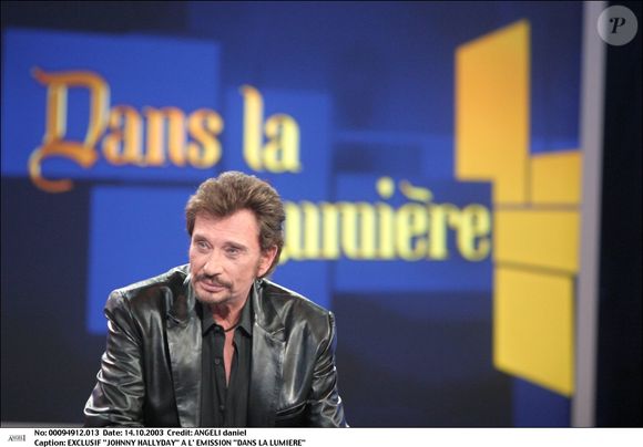 Cette visite rappelle les débuts modestes du futur rockeur, bien loin des villas luxueuses qu’il a habitées plus tard.

Exclusif : "Johnny Hallyday" à l'émission "Dans la lumière", le 14 octobre 2003. © DANIEL ANGELI / BESTIMAGE