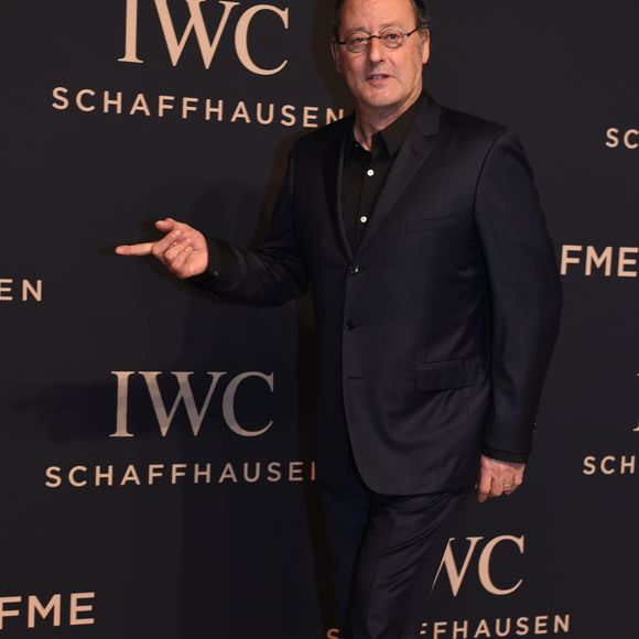 À cette époque, Jean Reno partageait la vie de Geneviève, qu’il avait épousée en 1977 et avec qui il a eu deux enfants, Sandra et Michael. Très investi dans ses débuts au cinéma, il reconnaît aujourd’hui avoir eu des difficultés à concilier cette ascension professionnelle fulgurante avec sa vie familiale. Après Le Grand Bleu, le couple finit par se séparer. 

Jean Reno au lancement de la collection Da Vinci du fabricant de montres de luxe suisse IWC Schaffhausen au salon international de la haute horlogerie (SIHH) à Genève, Suisse, le 17 janvier 2017. © Raphaël Dufour/bestimage