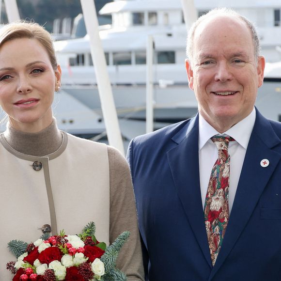 Le prince Albert II de Monaco et la princesse Charlène de Monaco assistent au petit-déjeuner organisé pour les aînés par la Croix-Rouge monégasque au Yacht Club de Monaco, le 12 décembre 2025, avec la participation du Ballet de Monte Carlo.
© Jean-Charles Vinaj / Pool Monaco / Bestimage