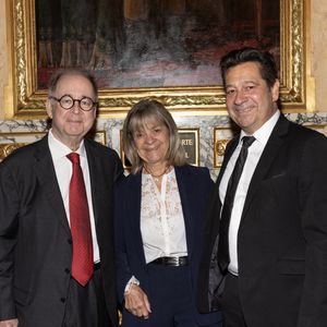 Exclusif -  guest, Laurent Gerra et sa maman Nicole Gerra - Laurent Gerra reçoit la légion d’honneur de la part du grand chancelier F. Lecointre en présence de la première dame, B. Macron au Palais de la Légion d'honneur à Paris le 29 septembre 2025. © Cyril Moreau/Bestimage