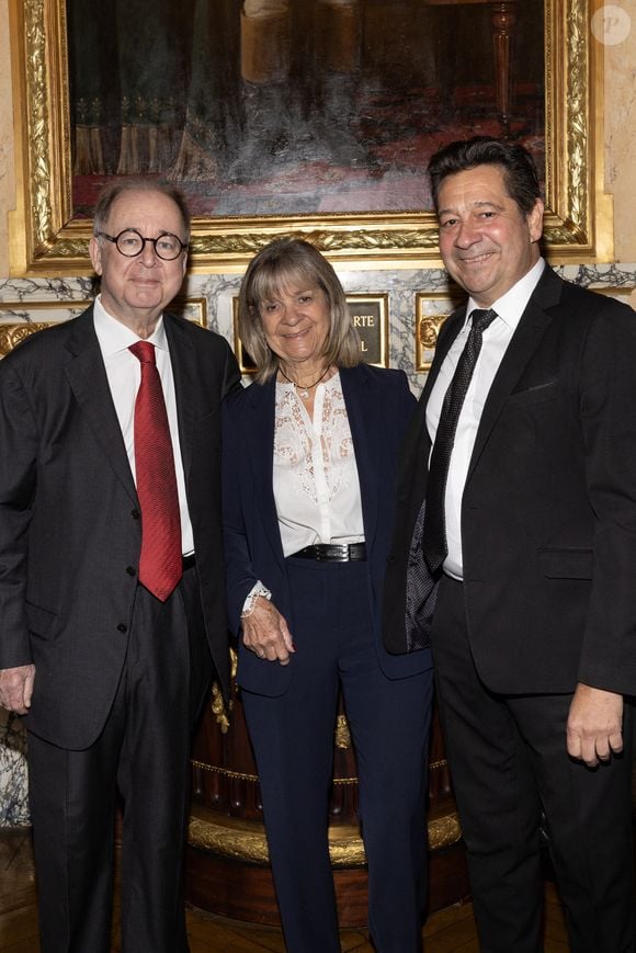 Exclusif -  guest, Laurent Gerra et sa maman Nicole Gerra - Laurent Gerra reçoit la légion d’honneur de la part du grand chancelier F. Lecointre en présence de la première dame, B. Macron au Palais de la Légion d'honneur à Paris le 29 septembre 2025. © Cyril Moreau/Bestimage