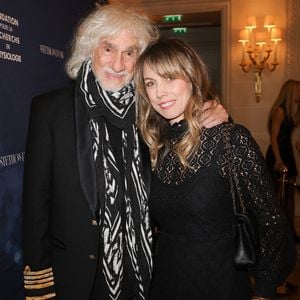 Un geste solidaire qui témoigne de son profond attachement à cette région où elle vit avec le musicien depuis plusieurs années.
Louis Bertignac et Laetitia Brichet lors de la soirée de gala pour la Fondation de la Recherche en Physiologie, "Les Stéthos d'Or" au Four Seasons Hôtel George V à Paris le 16 mars 2026.
© Coadic Guirec/Bestimage