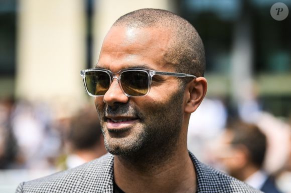 Une performance remarquée face à Gary Payton a définitivement convaincu ses coéquipiers de son talent.

Tony Parker au photocall de la 174ème édition du Prix de Diane Longines à l'hippodrome de Chantilly, France, le 18 juin 2023. © Matthieu Mirville/Bestimage