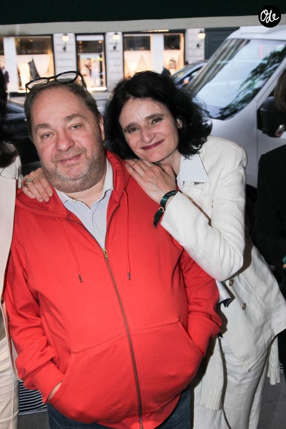 Olivier Kaefer, Valérie Bochenek - Personnalités aux Deux Magots pour la 3ème édition du salon du livre à Saint-Germain-des-Prés "Des pages avant la plage" à Paris le 6 juin 2026

© Philippe Baldini / Bestimage