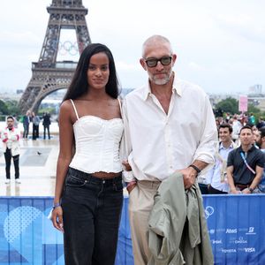 En couple depuis 2023, Vincent Cassel et Narah Baptista savourent leur bonheur de jeunes parents.

Vincent Cassel et Narah Baptista arrivent au Trocadéro avant la cérémonie d'ouverture des Jeux Olympiques de Paris 2024, le 26 juillet 2024.

Photo de Abaca Press