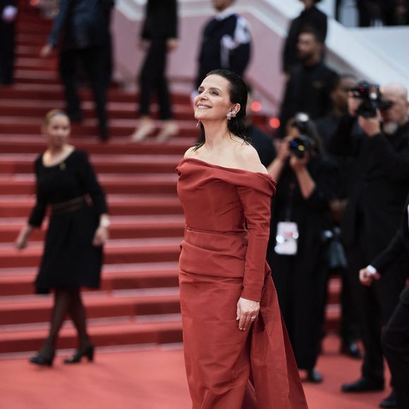La présidente du jury du 78e Festival de Cannes a été annoncé !

Juliette Binoche - Montée des marches du film « Le deuxième acte » pour la cérémonie d’ouverture du 77ème Festival International du Film de Cannes, au Palais des Festivals à Cannes.
© Jacovides-Moreau / Bestimage