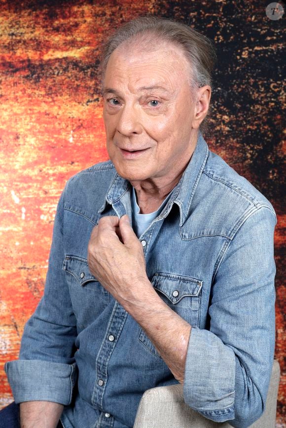 Exclusif - Portrait d'Herbert Léonard à Paris, le 8 octobre 2024.
© Cédric Perrin/Bestimage