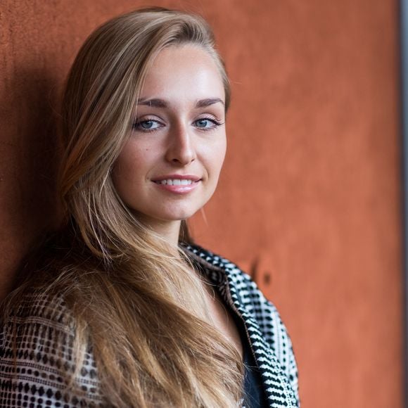 Emma Smet - People au village des Internationaux de Tennis de Roland Garros à Paris, le 6 juin 2018. 
© Cyril Moreau/Bestimage